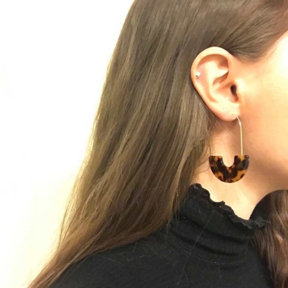 LAST ONE!! Tortoise Shell Drop Earrings - Picture 4 of 8